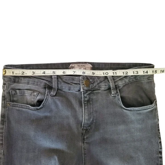 FREE PEOPLE Gray Straight-Leg Cropped Raw Fringe Hem Denim Jeans‎ Women's SZ 30 - Picture 5 of 11